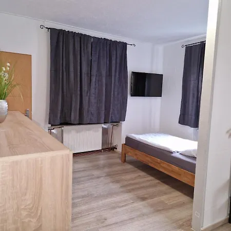 דירה 3, 4 Schlafzimmer, 3 X Bad Dusche, Grosse Kueche, Aufenthaltsraum *