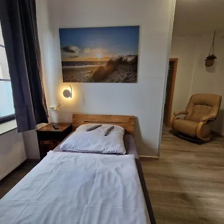 3, 4 Schlafzimmer, 3 X Bad Dusche, Grosse Kueche, Aufenthaltsraum *