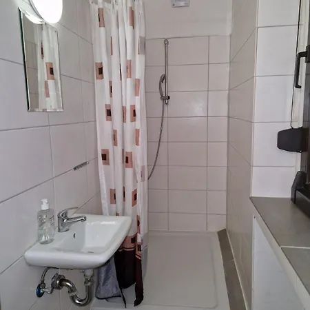 Appartement 3, 4 Schlafzimmer, 3 X Bad Dusche, Grosse Kueche, Aufenthaltsraum