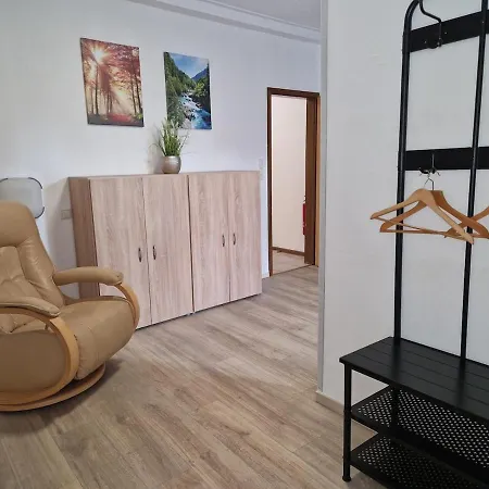 דירה 3, 4 Schlafzimmer, 3 X Bad Dusche, Grosse Kueche, Aufenthaltsraum *